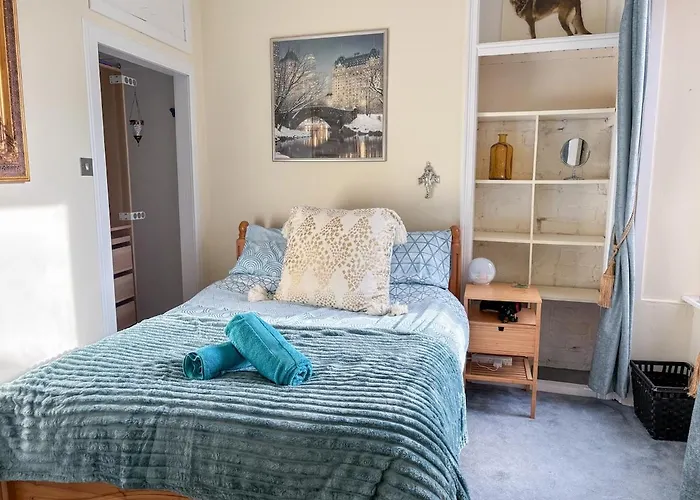 Bright Top Floor 2Br Apartment In Morningside, Easy City Centre Links, Close To University And Royal Hospital