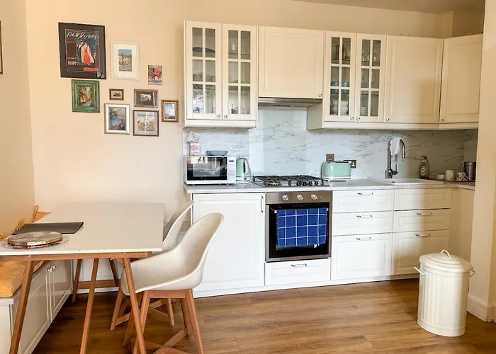 Bright Top Floor 2Br Apartment In Morningside, Easy City Centre Links, Close To University And Royal Hospital