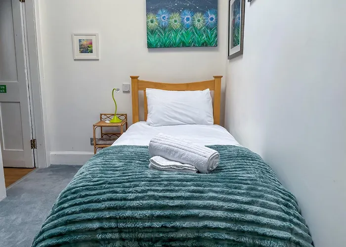 Bright Top Floor 2Br Apartment In Morningside, Easy City Centre Links, Close To University And Royal Hospital